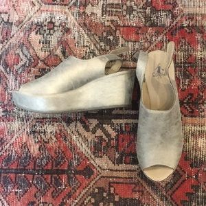 Size 9 lightly worn Corky’s brushed gold wedges